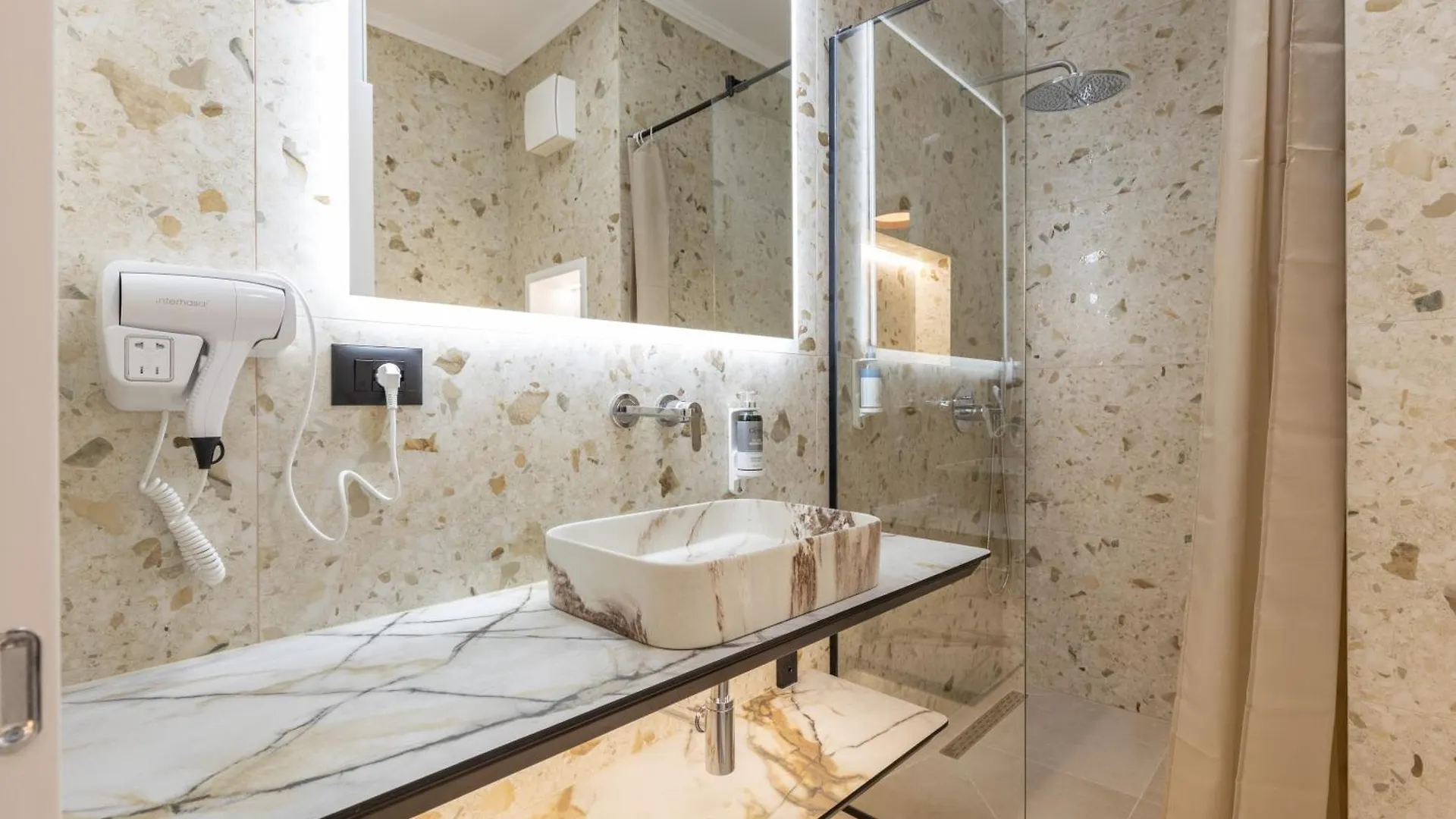 The View - Ruby, Luxury, Central Saranda 0*,  Albanie